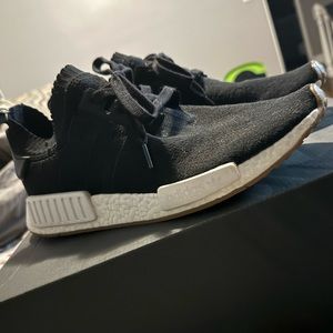 Adidas NMD R1 Black gum
